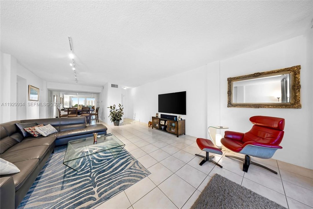 En Venta: $464,900 (1 camas, 1 baños, 1080 Pies cuadrados)