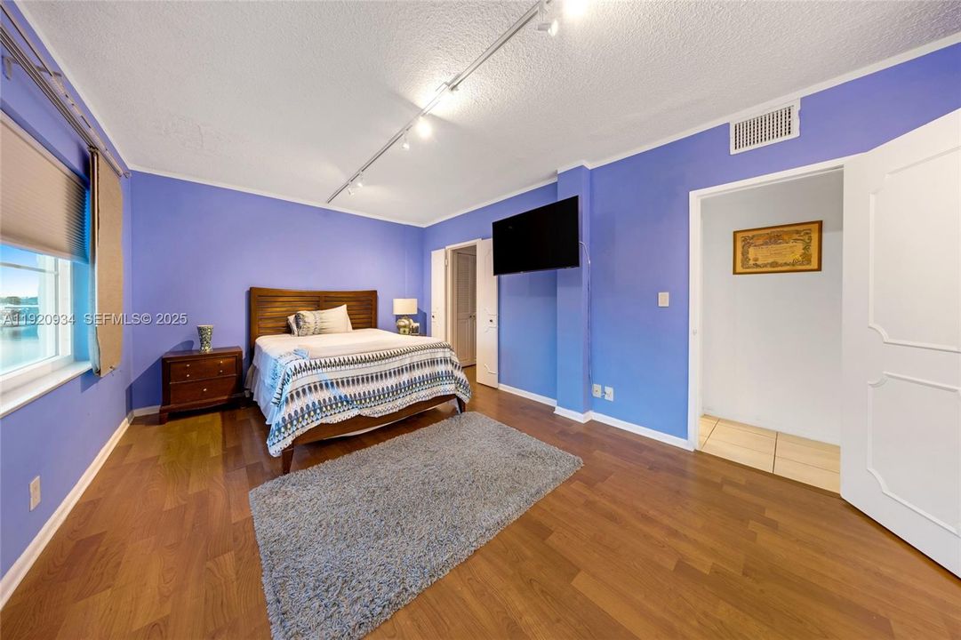 En Venta: $464,900 (1 camas, 1 baños, 1080 Pies cuadrados)