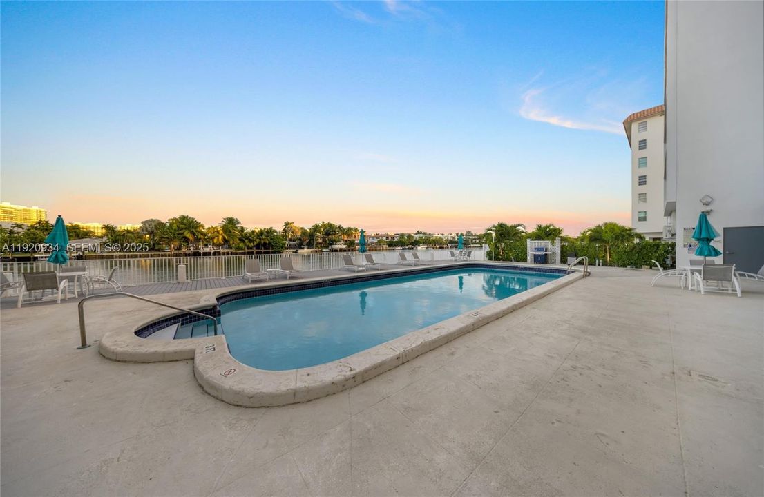 En Venta: $464,900 (1 camas, 1 baños, 1080 Pies cuadrados)