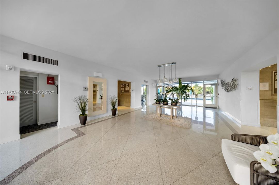 En Venta: $464,900 (1 camas, 1 baños, 1080 Pies cuadrados)