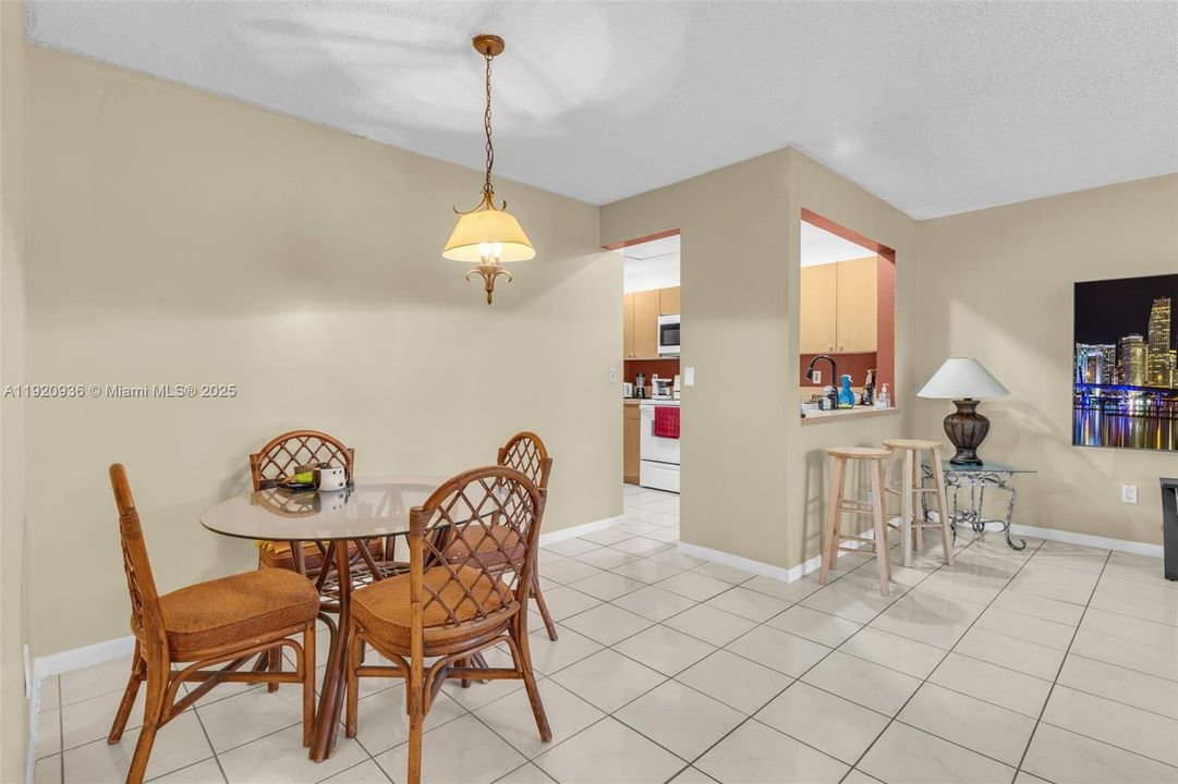 En Venta: $315,000 (2 camas, 2 baños, 750 Pies cuadrados)