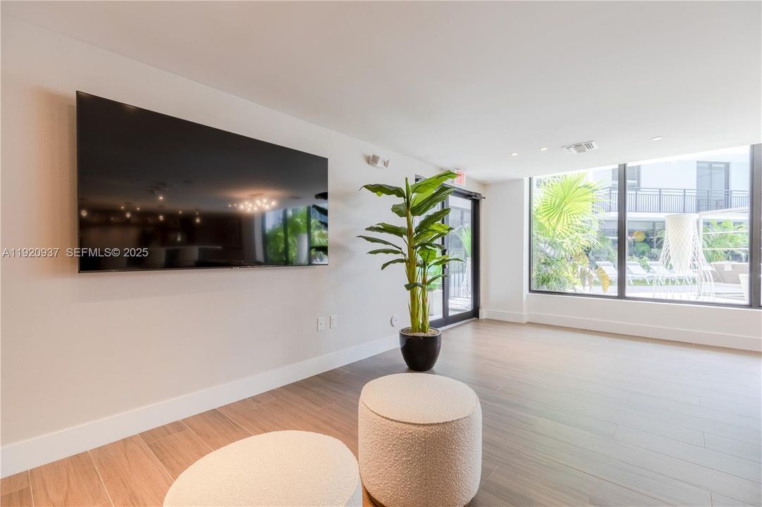 Active With Contract: $2,635 (1 beds, 1 baths, 0 Square Feet)