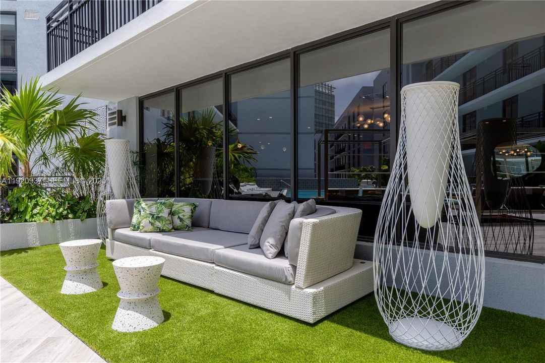 Active With Contract: $2,635 (1 beds, 1 baths, 0 Square Feet)