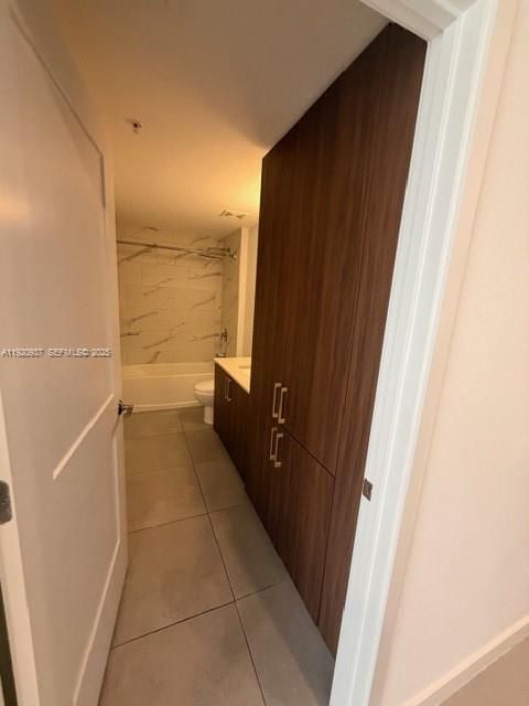 Active With Contract: $2,635 (1 beds, 1 baths, 0 Square Feet)