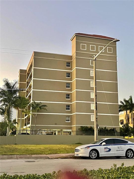 В аренду: $2,300 (1 спален, 1 ванн, 750 Квадратных фут)