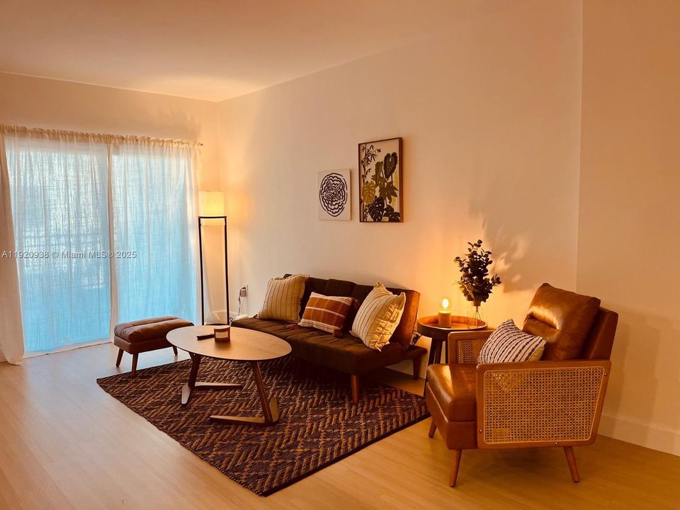 В аренду: $2,300 (1 спален, 1 ванн, 750 Квадратных фут)