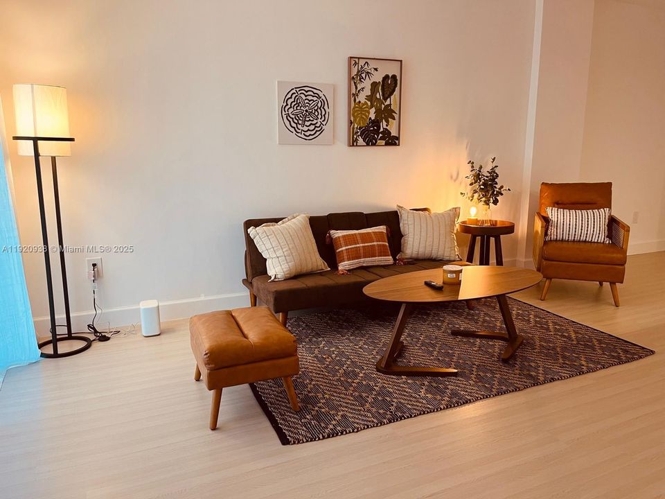 В аренду: $2,300 (1 спален, 1 ванн, 750 Квадратных фут)