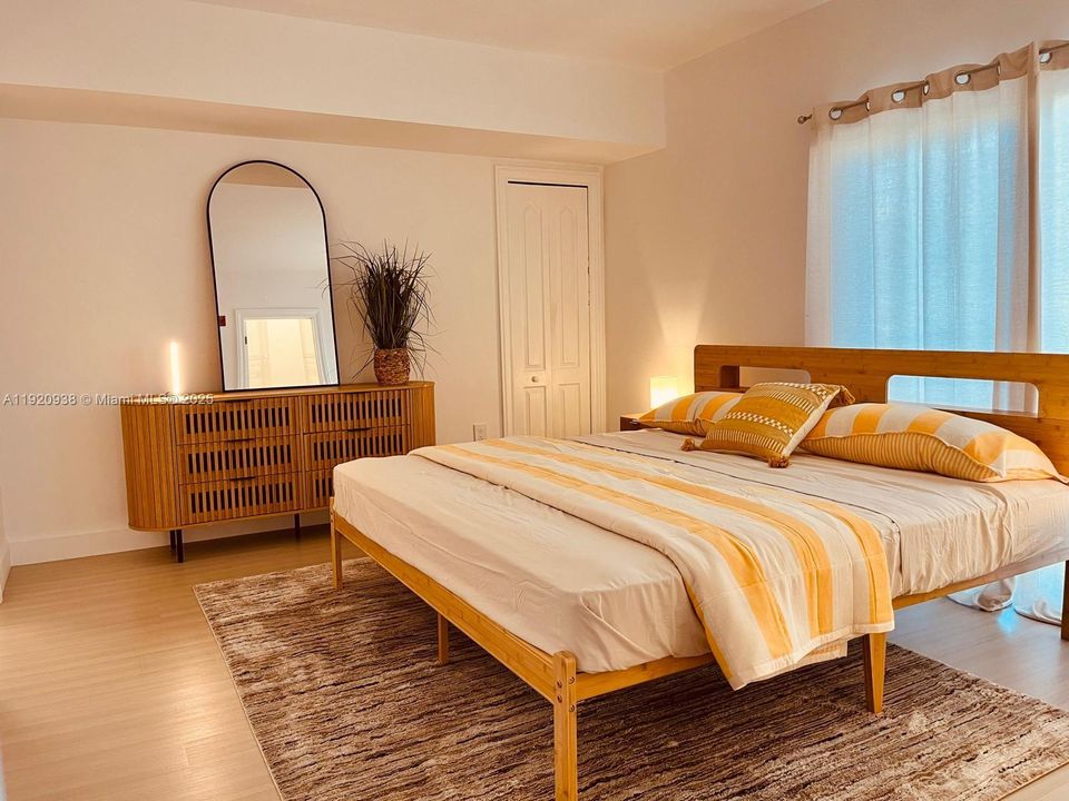 В аренду: $2,300 (1 спален, 1 ванн, 750 Квадратных фут)