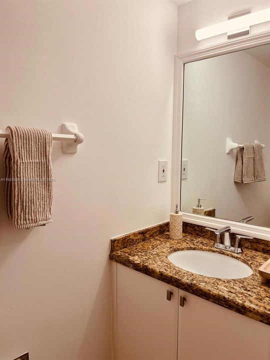 В аренду: $2,300 (1 спален, 1 ванн, 750 Квадратных фут)