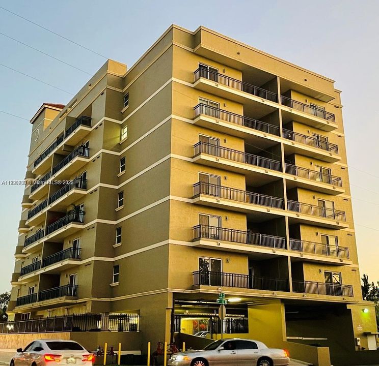 В аренду: $2,300 (1 спален, 1 ванн, 750 Квадратных фут)