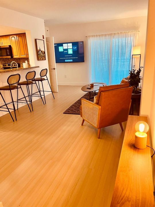 В аренду: $2,300 (1 спален, 1 ванн, 750 Квадратных фут)