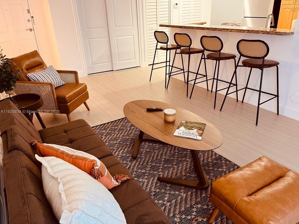 В аренду: $2,300 (1 спален, 1 ванн, 750 Квадратных фут)