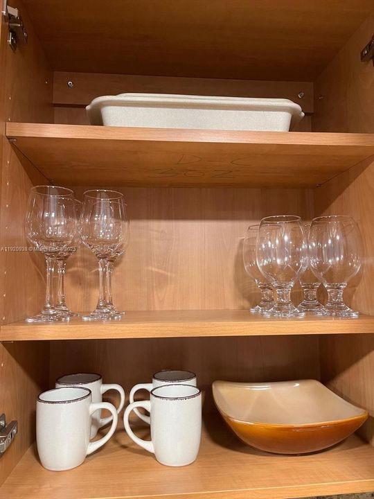 В аренду: $2,300 (1 спален, 1 ванн, 750 Квадратных фут)