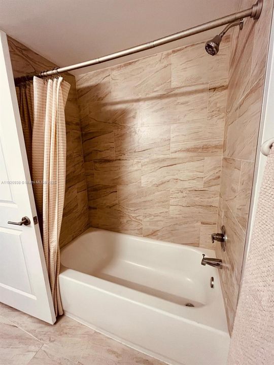 В аренду: $2,300 (1 спален, 1 ванн, 750 Квадратных фут)