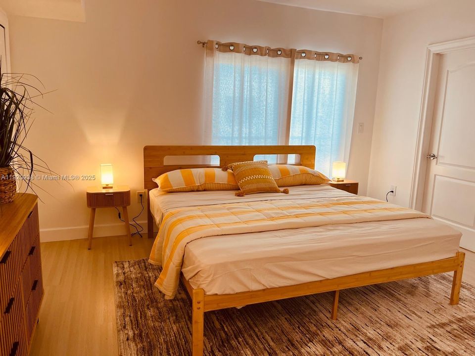 В аренду: $2,300 (1 спален, 1 ванн, 750 Квадратных фут)