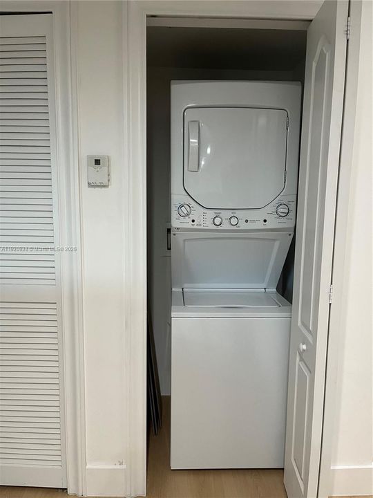 В аренду: $2,300 (1 спален, 1 ванн, 750 Квадратных фут)