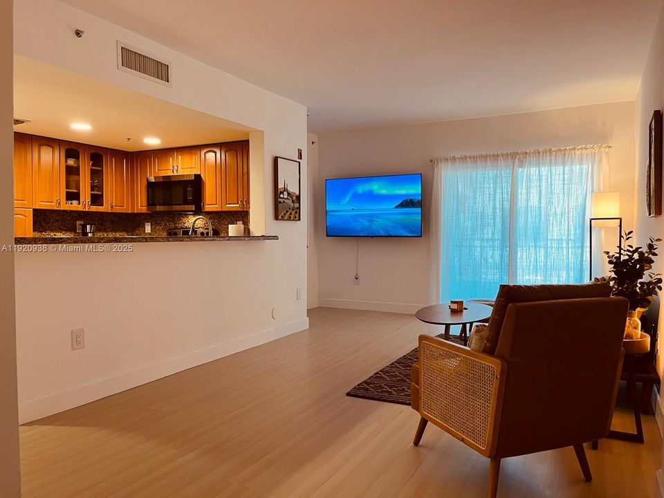 В аренду: $2,300 (1 спален, 1 ванн, 750 Квадратных фут)