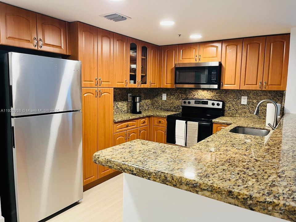 В аренду: $2,300 (1 спален, 1 ванн, 750 Квадратных фут)