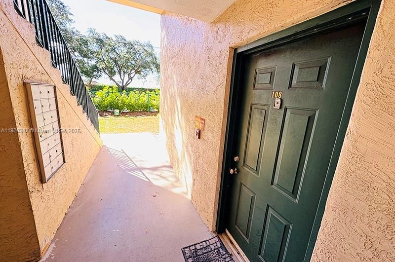 待售: $205,000 (2 贝兹, 1 浴室, 908 平方英尺)