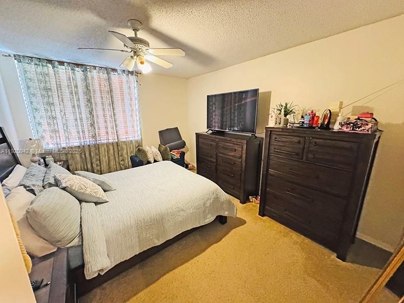 待售: $205,000 (2 贝兹, 1 浴室, 908 平方英尺)