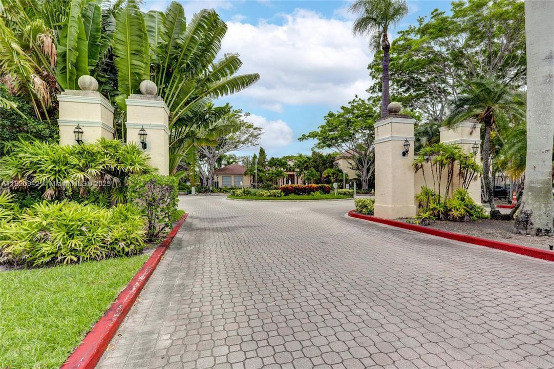 待售: $205,000 (2 贝兹, 1 浴室, 908 平方英尺)