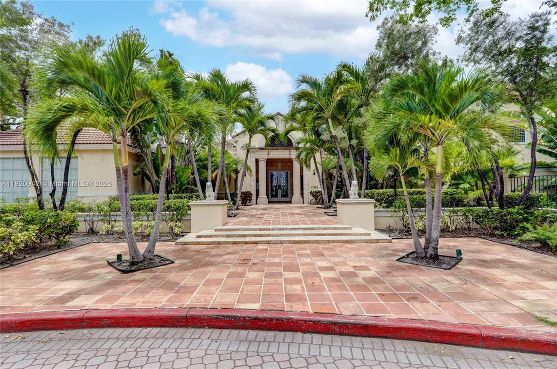 待售: $205,000 (2 贝兹, 1 浴室, 908 平方英尺)