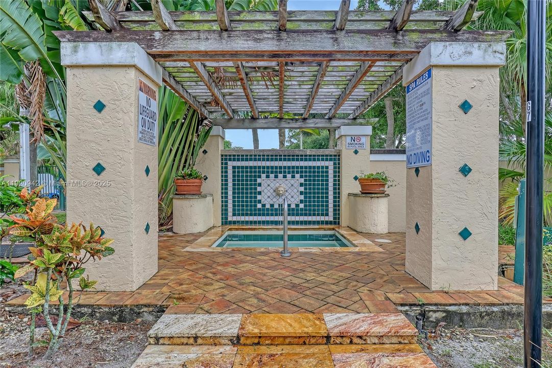 待售: $205,000 (2 贝兹, 1 浴室, 908 平方英尺)