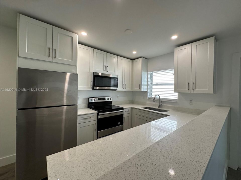 合同活跃: $1,625 (1 贝兹, 1 浴室, 0 平方英尺)