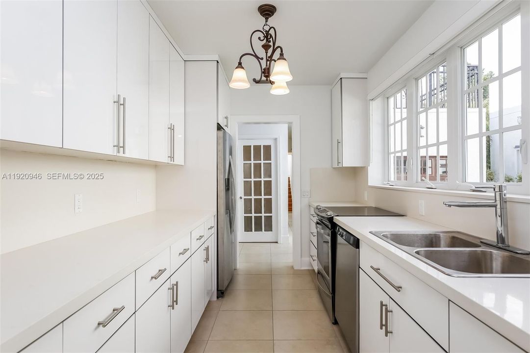 For Rent: $7,500 (4 beds, 4 baths, 2104 Square Feet)