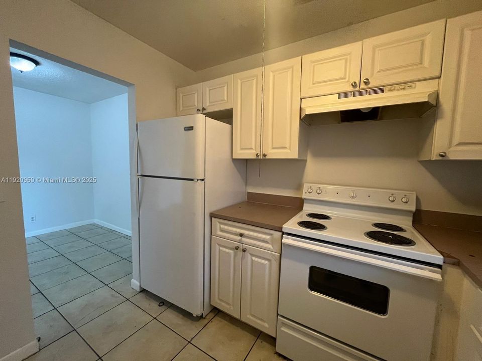 For Rent: $1,590 (2 beds, 1 baths, 880 Square Feet)