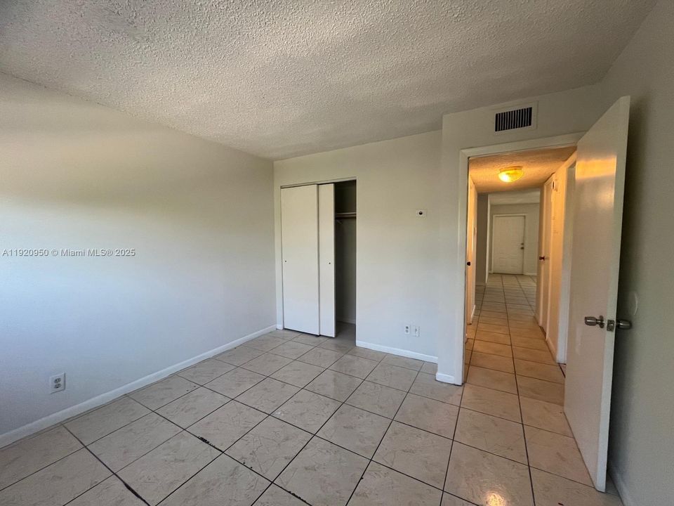 For Rent: $1,590 (2 beds, 1 baths, 880 Square Feet)