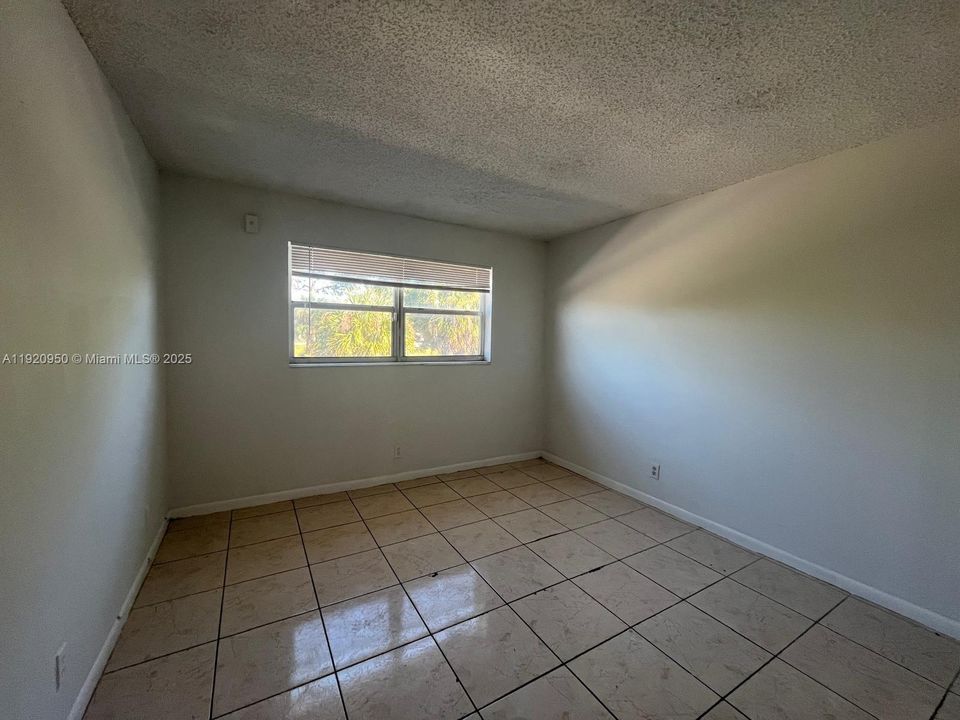 For Rent: $1,590 (2 beds, 1 baths, 880 Square Feet)