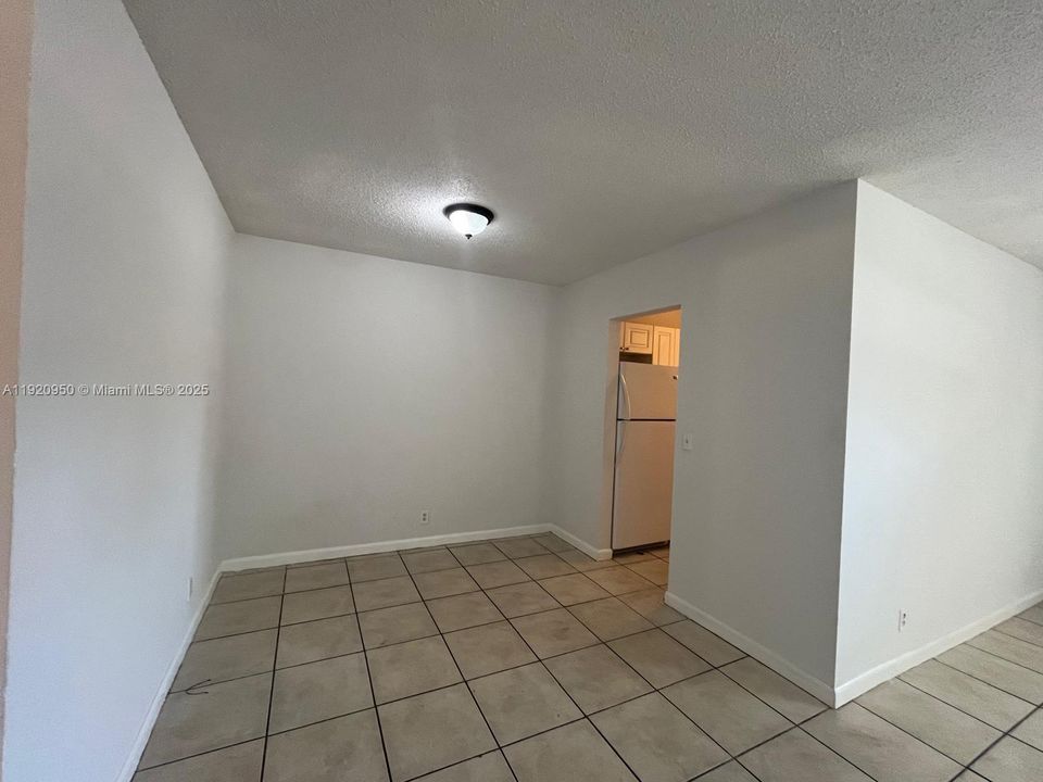 For Rent: $1,590 (2 beds, 1 baths, 880 Square Feet)