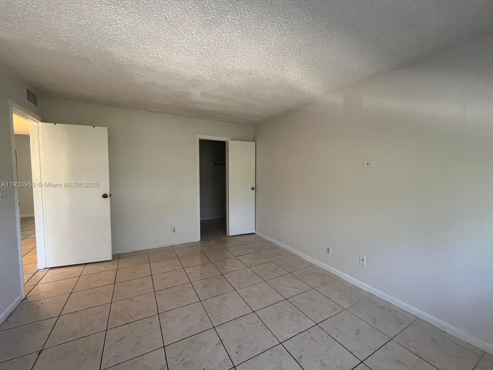 For Rent: $1,590 (2 beds, 1 baths, 880 Square Feet)