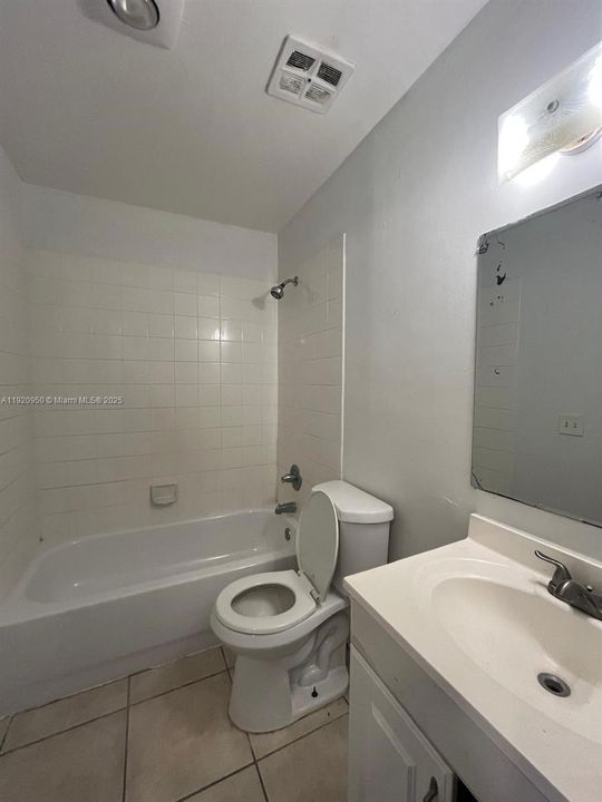 For Rent: $1,590 (2 beds, 1 baths, 880 Square Feet)