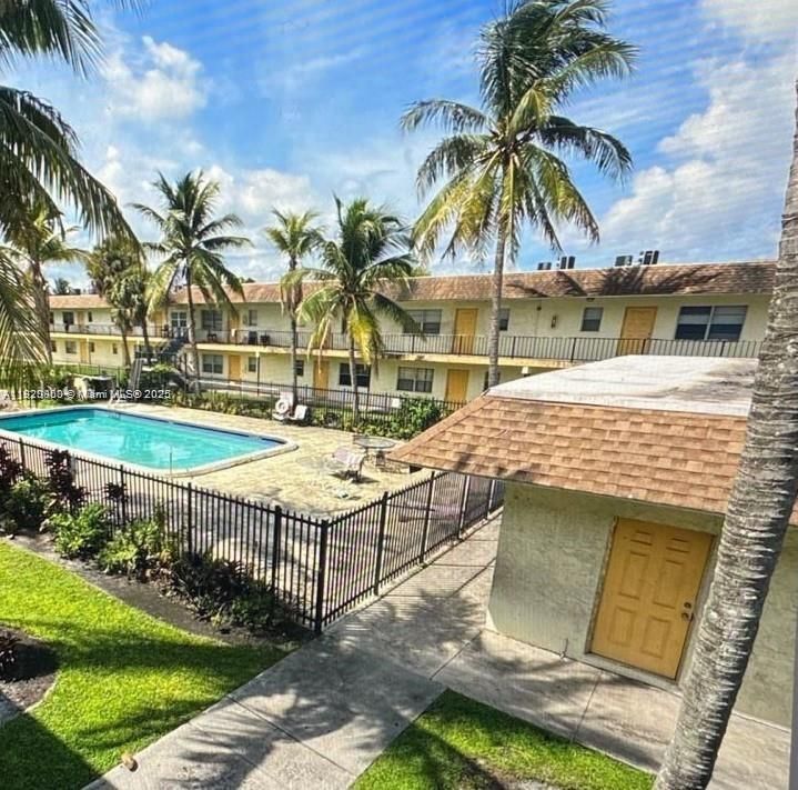 For Rent: $1,590 (2 beds, 1 baths, 880 Square Feet)