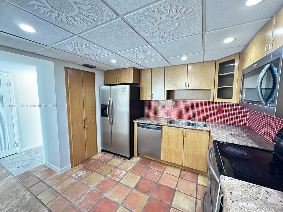 For Sale: $440,000 (3 beds, 2 baths, 1428 Square Feet)