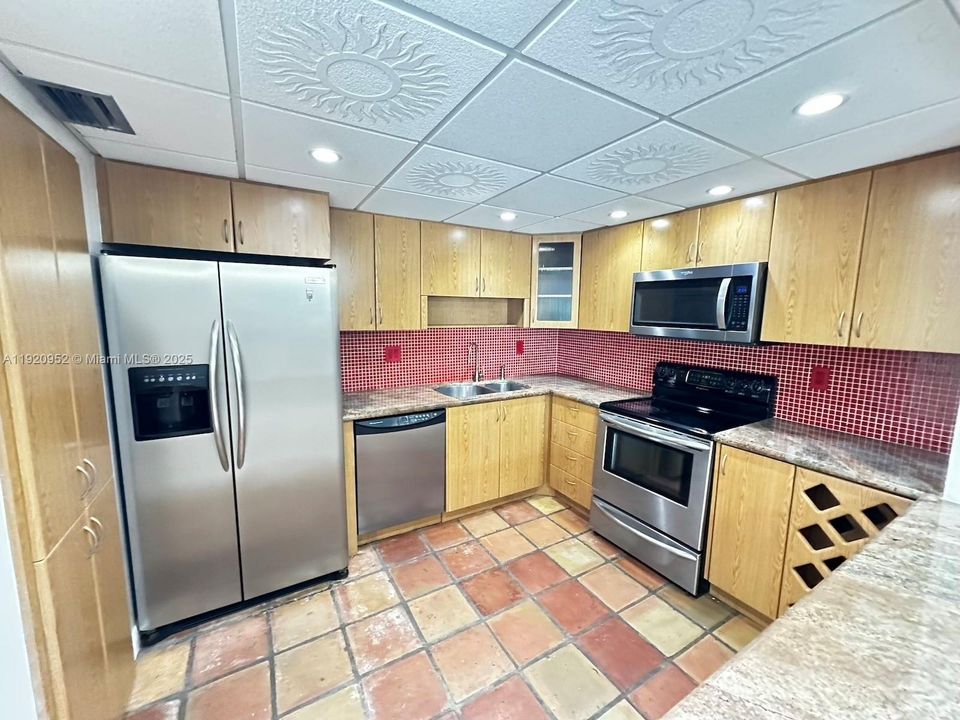 For Sale: $440,000 (3 beds, 2 baths, 1428 Square Feet)