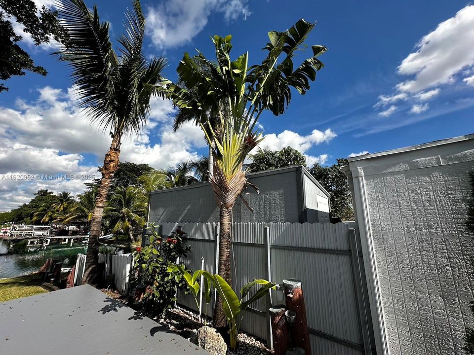 For Sale: $440,000 (3 beds, 2 baths, 1428 Square Feet)