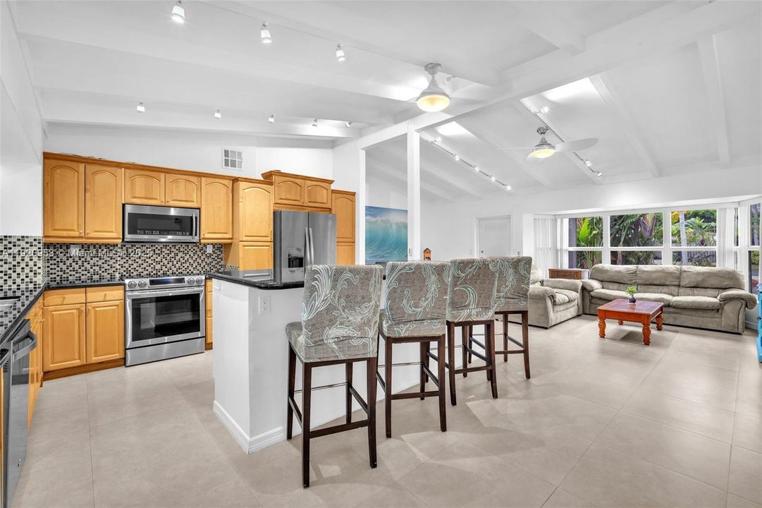 For Sale: $1,290,000 (3 beds, 3 baths, 1688 Square Feet)