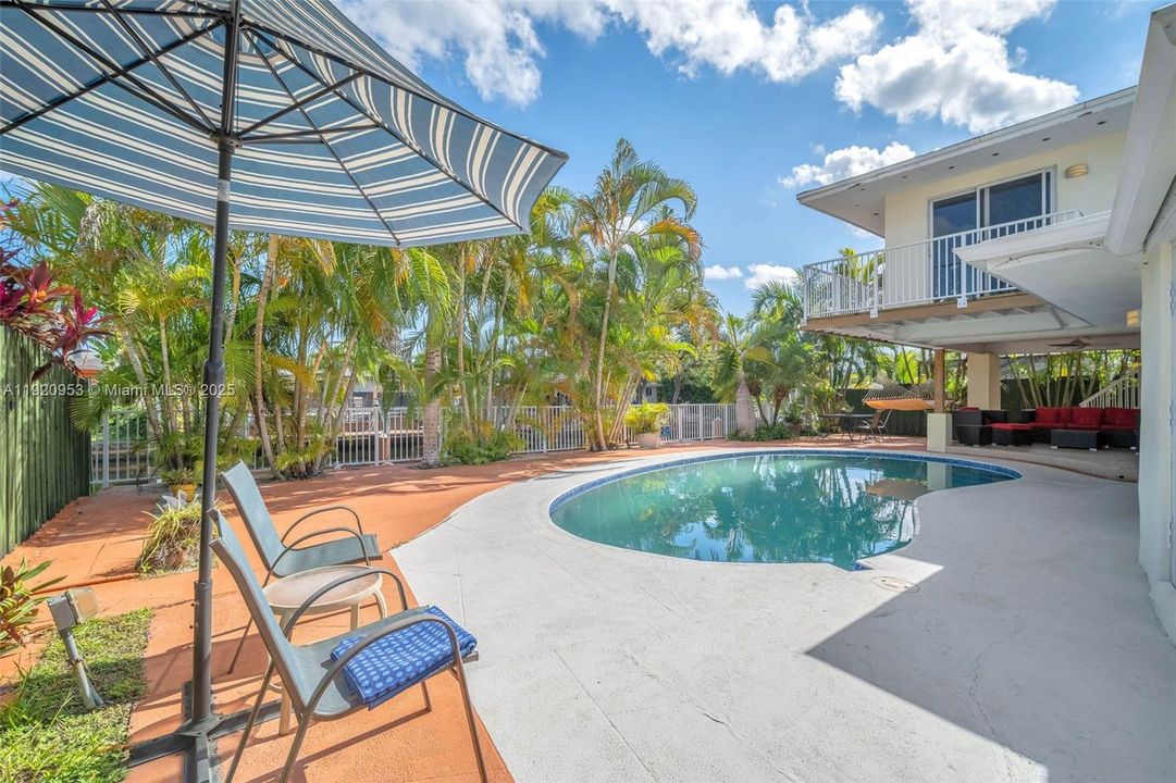 For Sale: $1,290,000 (3 beds, 3 baths, 1688 Square Feet)