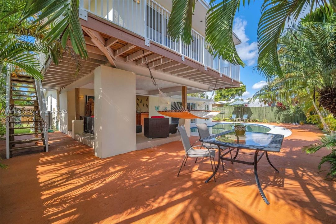 For Sale: $1,290,000 (3 beds, 3 baths, 1688 Square Feet)