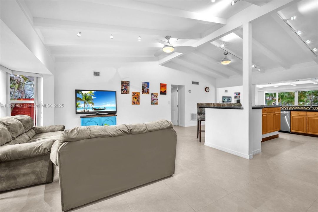 For Sale: $1,290,000 (3 beds, 3 baths, 1688 Square Feet)