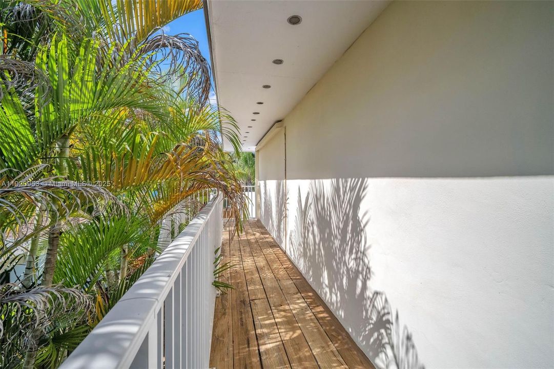 For Sale: $1,290,000 (3 beds, 3 baths, 1688 Square Feet)