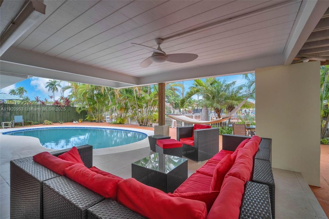 For Sale: $1,290,000 (3 beds, 3 baths, 1688 Square Feet)