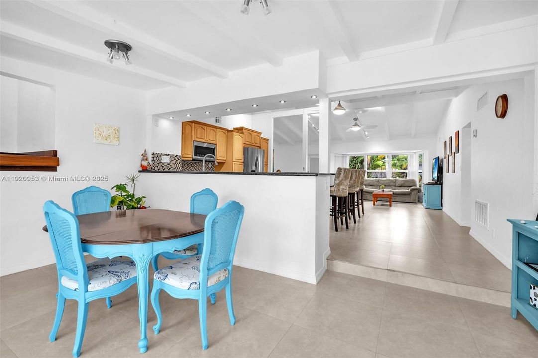 For Sale: $1,290,000 (3 beds, 3 baths, 1688 Square Feet)