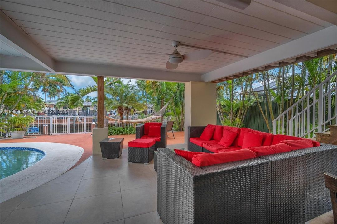 For Sale: $1,290,000 (3 beds, 3 baths, 1688 Square Feet)