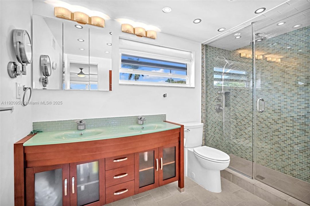 For Sale: $1,290,000 (3 beds, 3 baths, 1688 Square Feet)