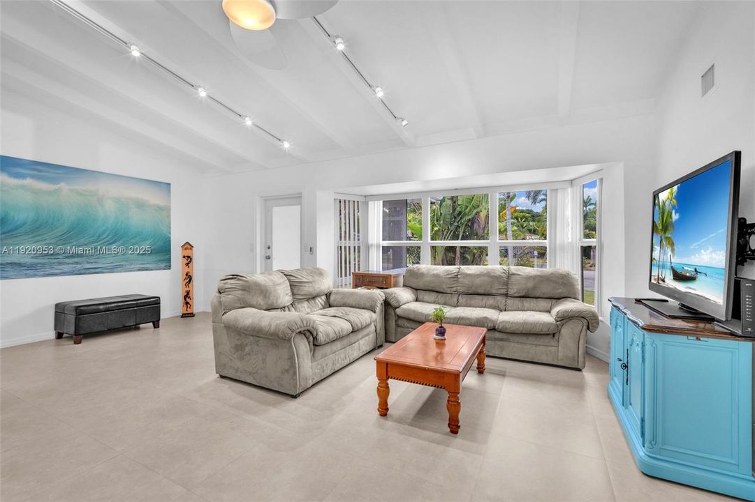 For Sale: $1,290,000 (3 beds, 3 baths, 1688 Square Feet)