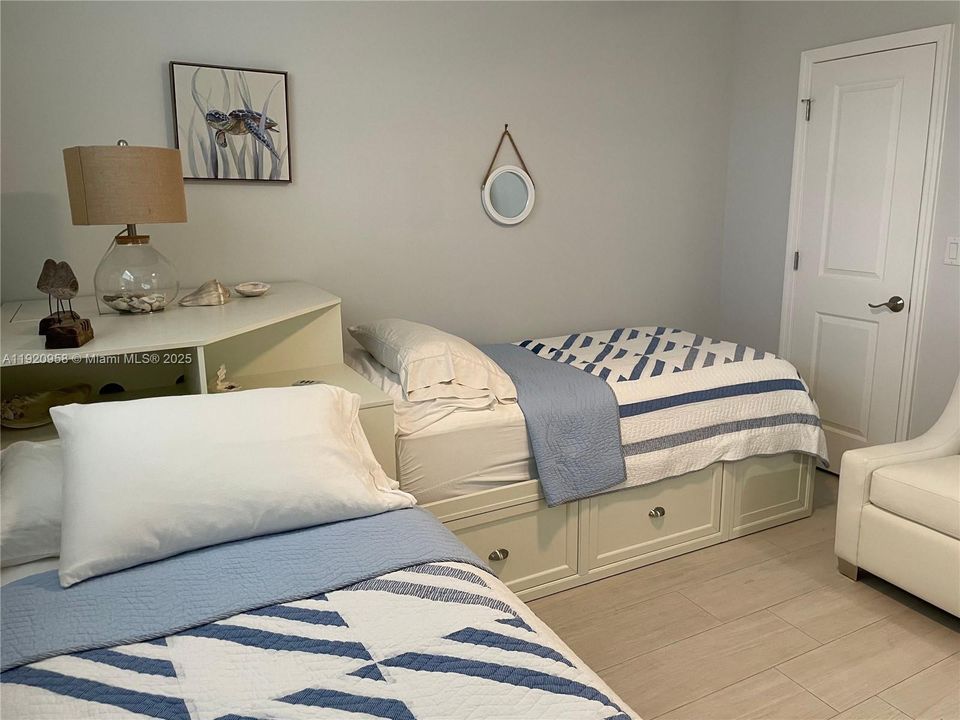 For Sale: $599,000 (2 beds, 2 baths, 1140 Square Feet)